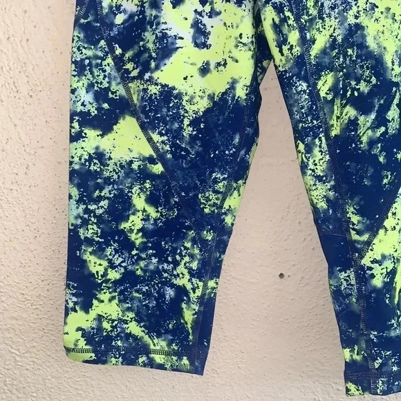 Zelle Capri leggings Blue Maz Barrier Reef NWT Size Small - Picture 3 of 5
